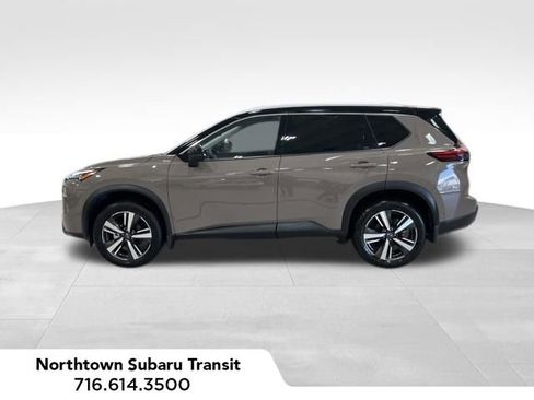 Used 2025 Nissan Rogue SL AWD/4WD image 2