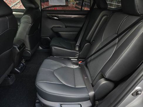 Certified 2026 Toyota Highlander Limited AWD/4WD image 11