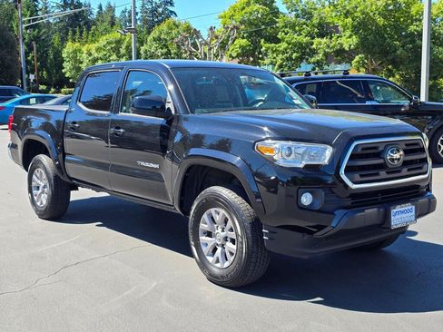 Used 2019 Toyota Tacoma SR5 AWD/4WD image 9