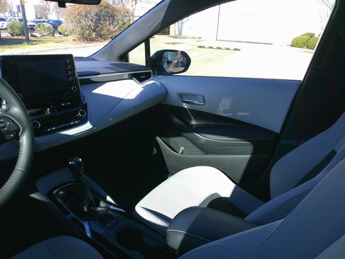 Used 2022 Toyota Corolla SE image 29