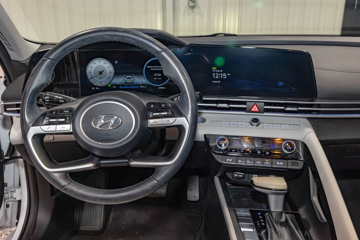 Used 2023 Hyundai Elantra Limited FWD image 12