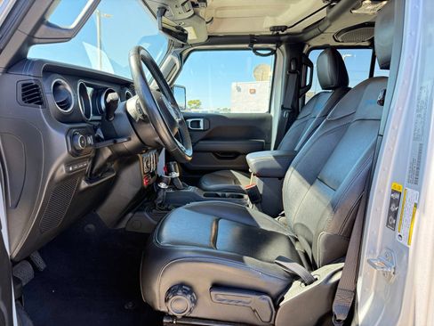 Used 2023 Jeep Wrangler Unlimited Rubicon 4xe w/ Cold Weather Group AWD/4WD image 5