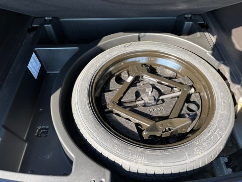 Used 2020 Chevrolet Blazer LT FWD image 29