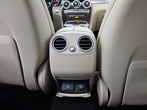 Used 2018 Mercedes-Benz GLC 300 4MATIC image 30