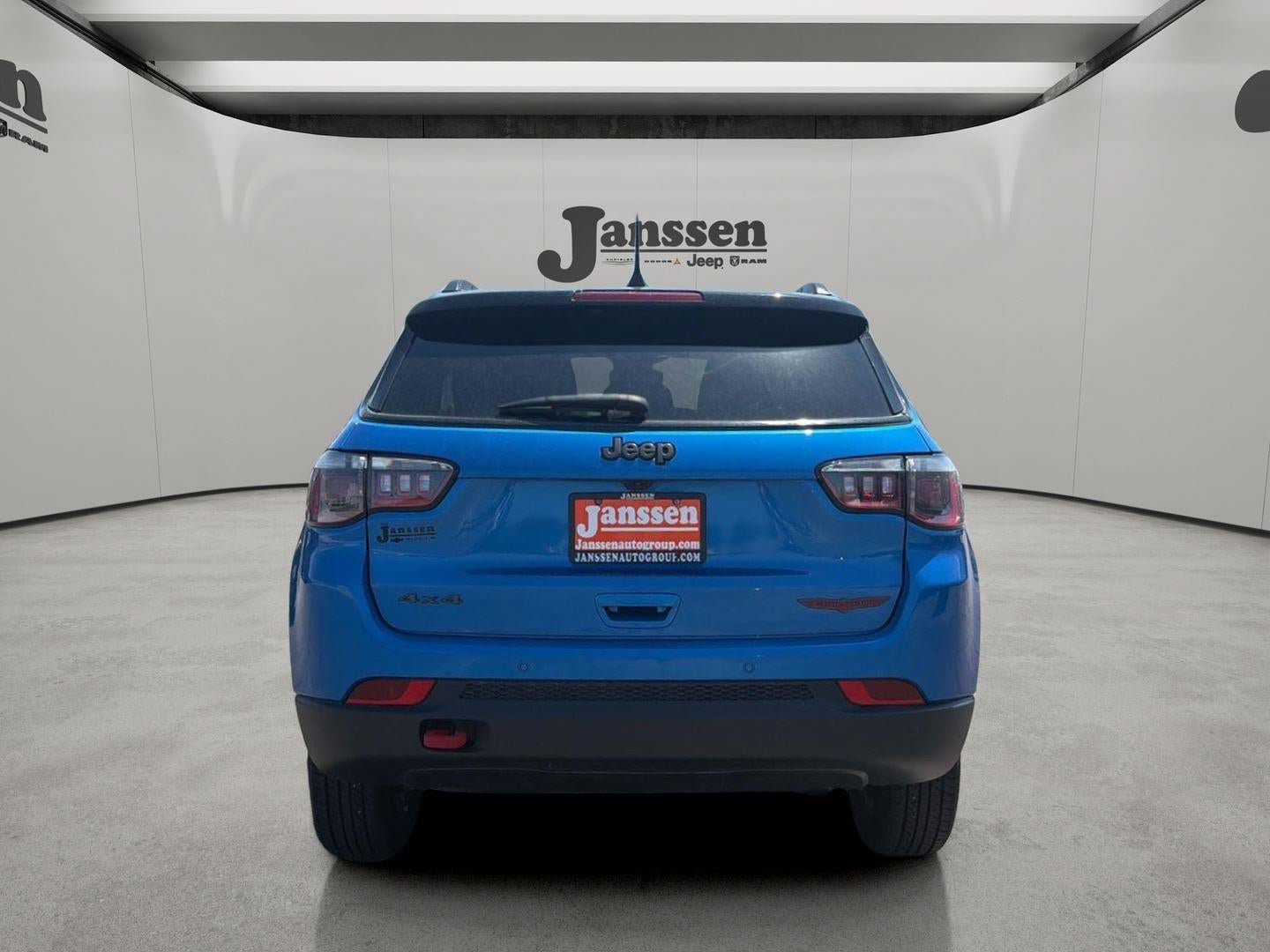 Used 2025 Jeep Compass Trailhawk AWD/4WD image 3