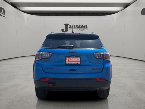 Used 2025 Jeep Compass Trailhawk AWD/4WD image 3