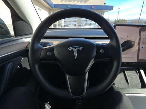 Used 2023 Tesla Model Y Long Range image 15