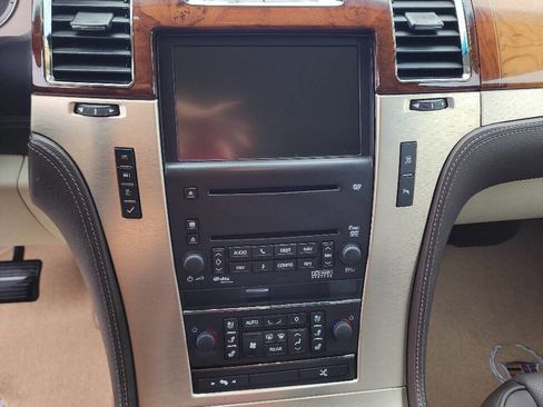 Used 2009 Cadillac Escalade Platinum image 21