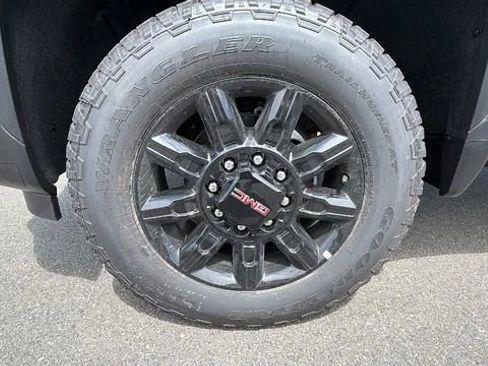 New 2026 GMC Sierra 2500 AT4 w/ Technology Package AWD/4WD image 9