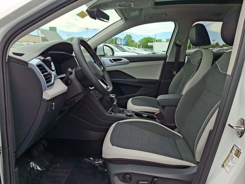 New 2026 Volkswagen Taos SE AWD/4WD image 9