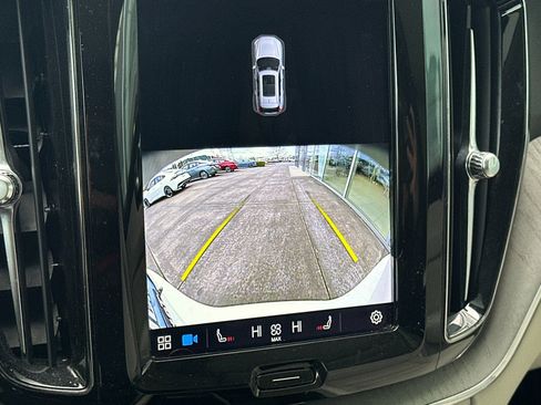 Used 2023 Volvo XC60 B5 Plus image 19