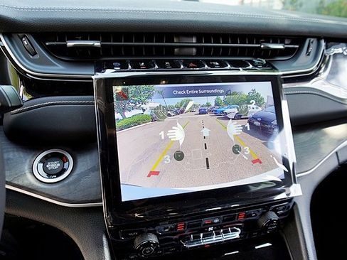 New 2023 Jeep Grand Cherokee 4WD 4xe image 32