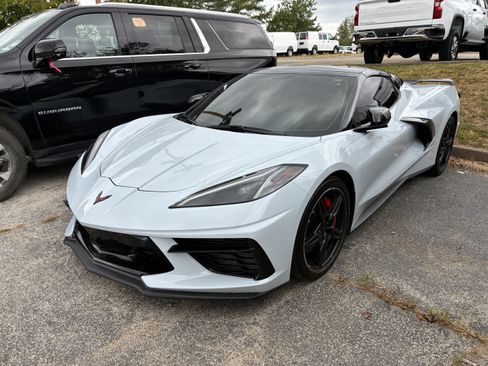 Used 2021 Chevrolet Corvette Stingray Premium Conv w/ Z51 Performance Package RWD image 3