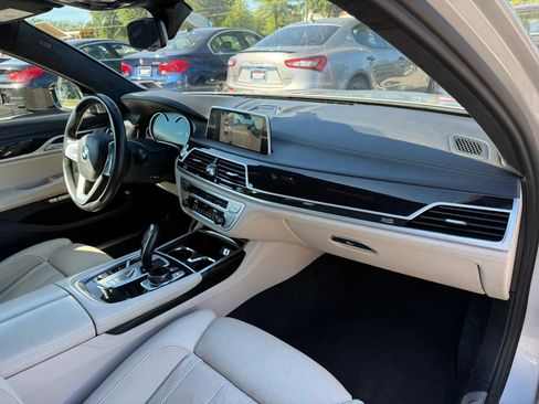 Used 2017 BMW 740i xDrive AWD/4WD image 27