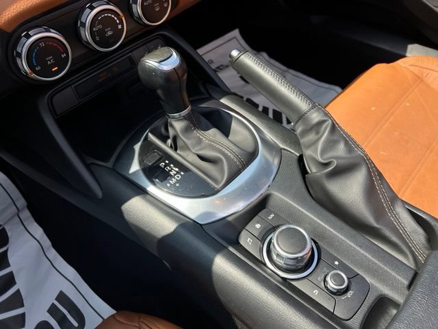 Used 2019 FIAT 124 Spider Lusso w/ Navigation & Sound Group RWD image 25