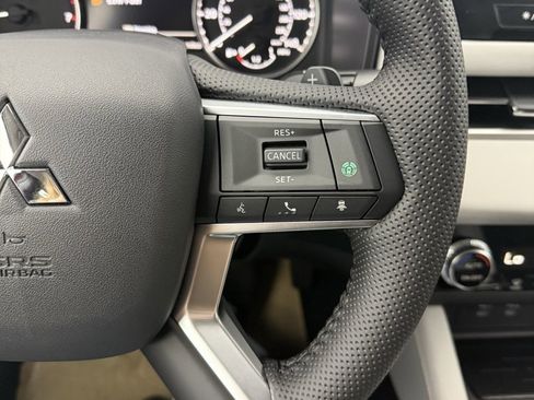 New 2025 Mitsubishi Outlander SE image 20