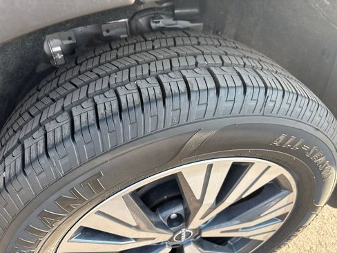 Used 2022 Nissan Rogue SV AWD/4WD image 17
