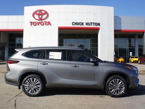 New 2026 Toyota Highlander Platinum image 13