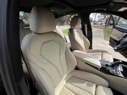 Used 2019 BMW 530i w/ Convenience Package image 23