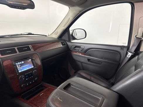 Used 2013 Chevrolet Avalanche LTZ AWD/4WD image 26