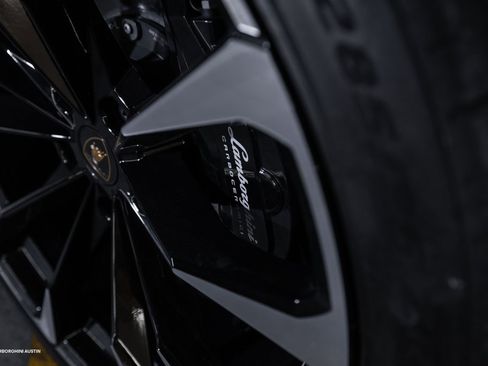 Used 2024 Lamborghini Urus S image 7