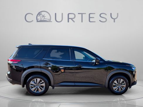 Certified 2025 Nissan Pathfinder S FWD image 8