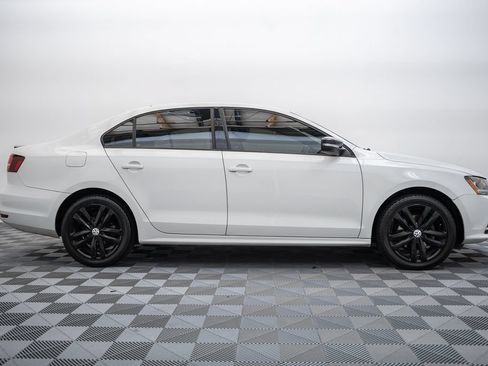Used 2018 Volkswagen Jetta Sport FWD image 4