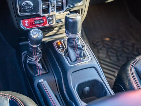 Used 2023 Jeep Gladiator Rubicon w/ LED Lighting Group image 30