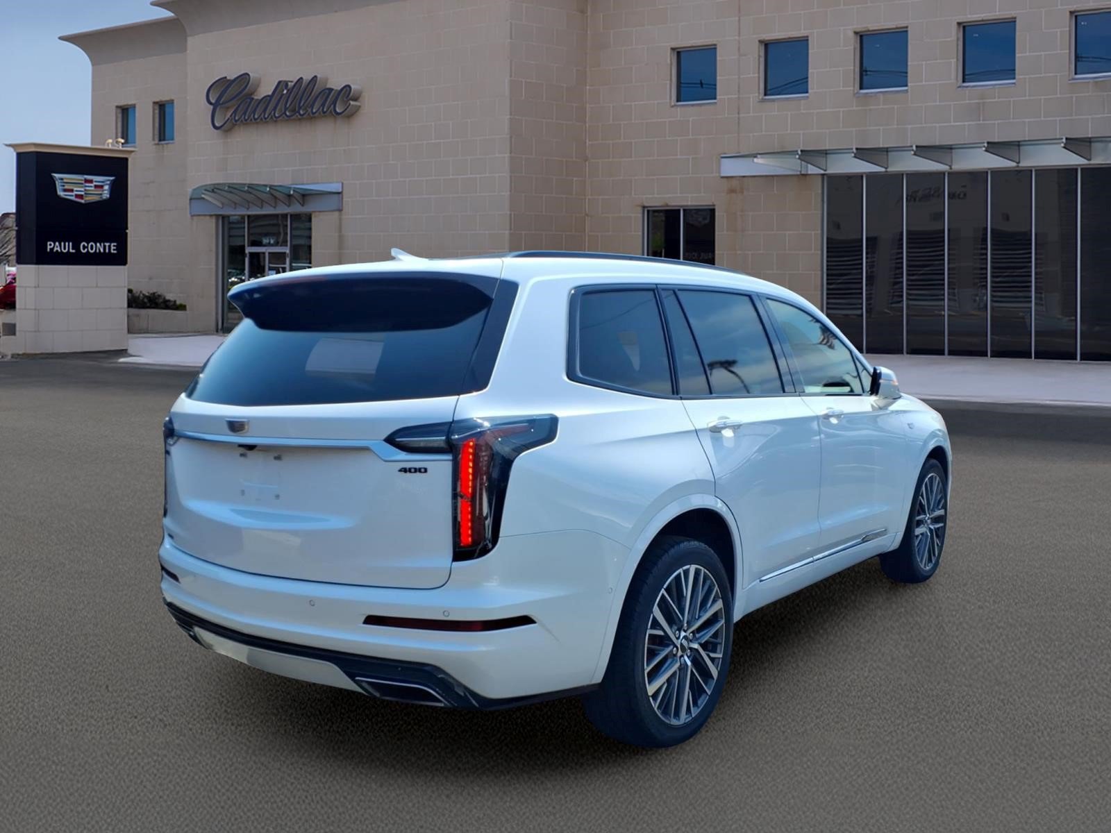 Used 2023 Cadillac XT6 Sport w/ Technology Package AWD/4WD image 4