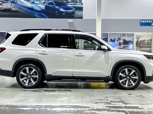 Used 2023 Honda Pilot Elite image 7