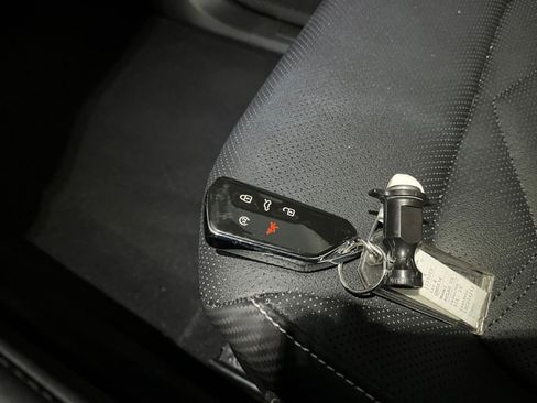 Used 2025 Volkswagen Atlas Cross Sport SE image 22