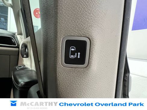 Used 2022 Chrysler Pacifica Touring-L FWD image 34