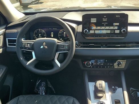New 2025 Mitsubishi Outlander SEL image 16