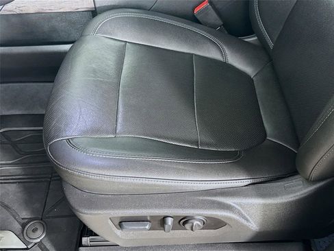 Used 2022 Chevrolet Silverado 2500 LTZ w/ LTZ Convenience Package image 19