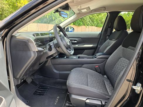 Used 2025 Nissan Kicks SV FWD image 6