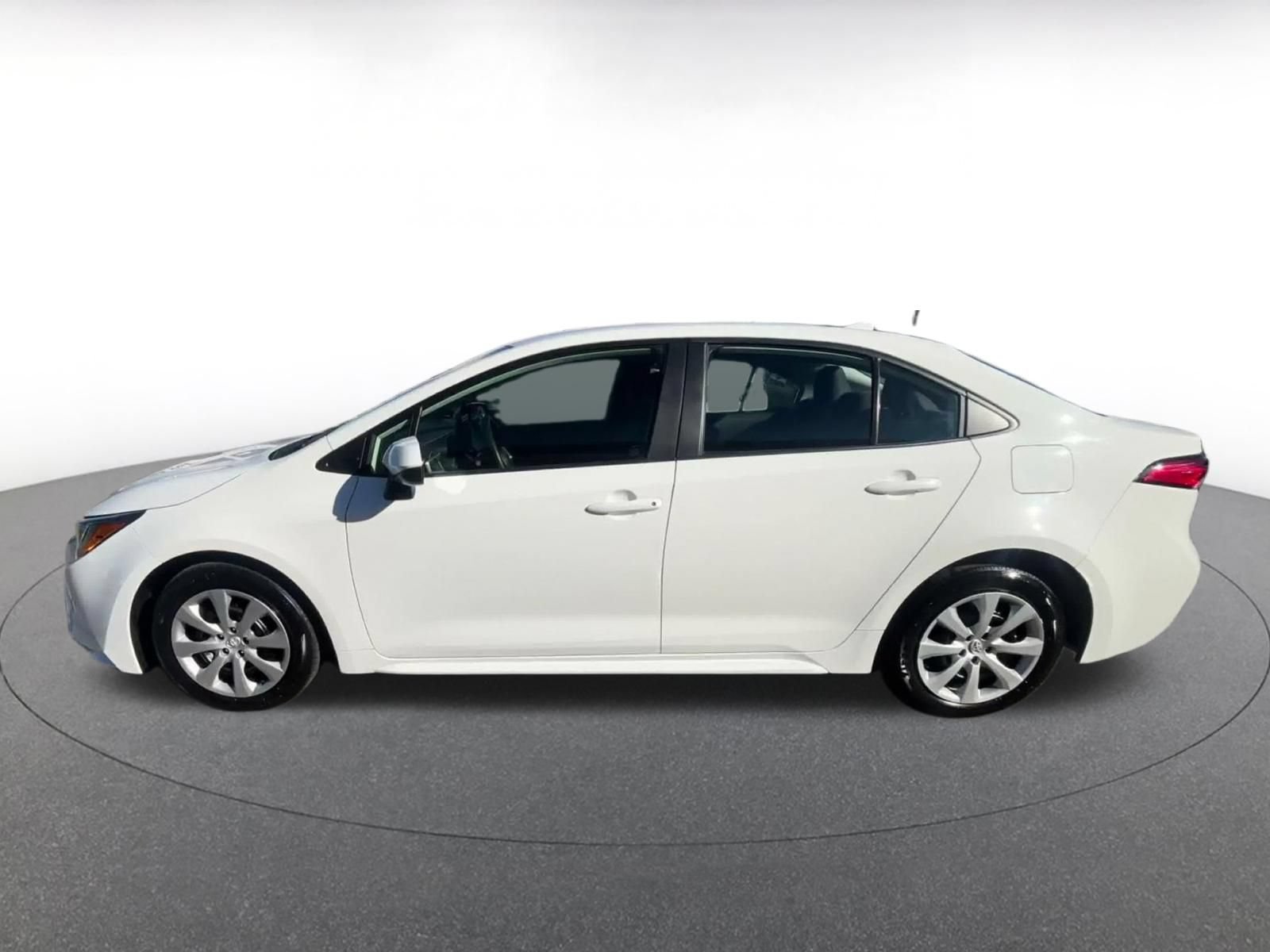 Used 2025 Toyota Corolla LE FWD image 8