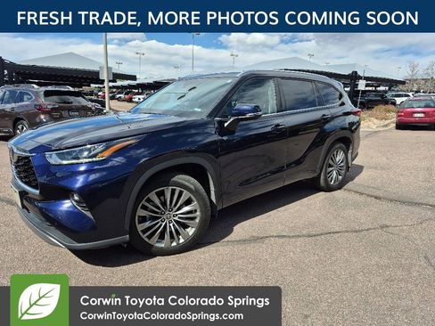 Used 2020 Toyota Highlander Platinum AWD/4WD image 2