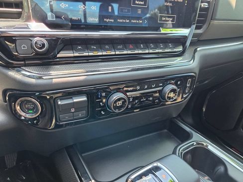 Used 2023 Chevrolet Silverado 1500 ZR2 w/ Technology Package AWD/4WD image 26