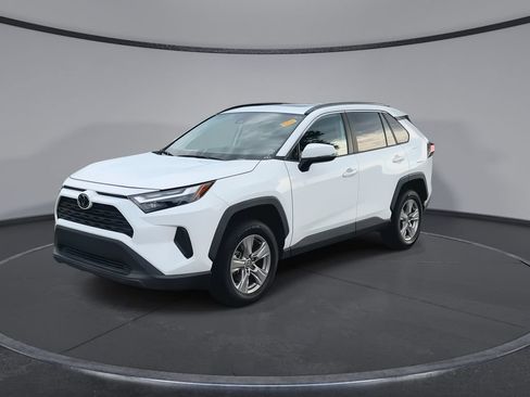Used 2023 Toyota RAV4 XLE w/ Convenience Package FWD image 4