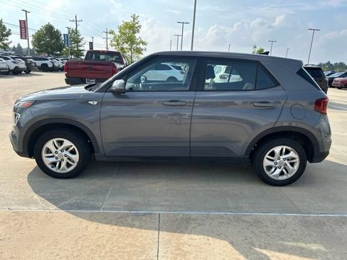 Used 2022 Hyundai Venue SE w/ Cargo Package FWD image 4