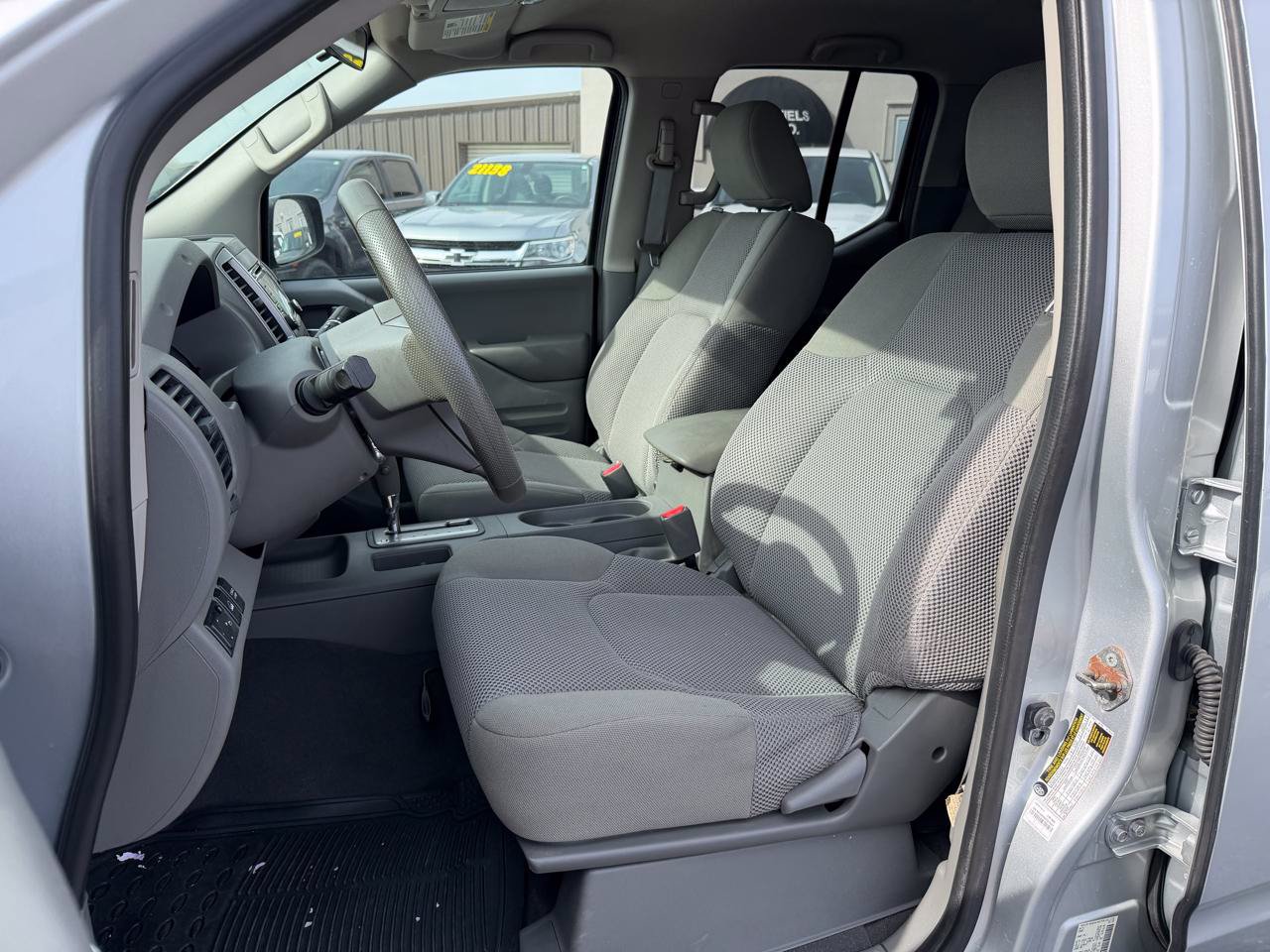 Used 2018 Nissan Frontier SV AWD/4WD image 8