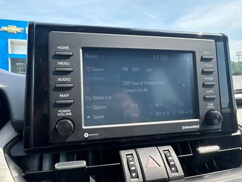 Used 2022 Toyota RAV4 XLE Premium AWD/4WD image 29