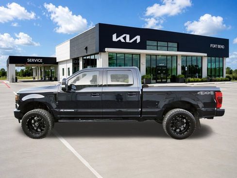 Used 2022 Ford F250 Lariat w/ Black Appearance Package AWD/4WD image 7