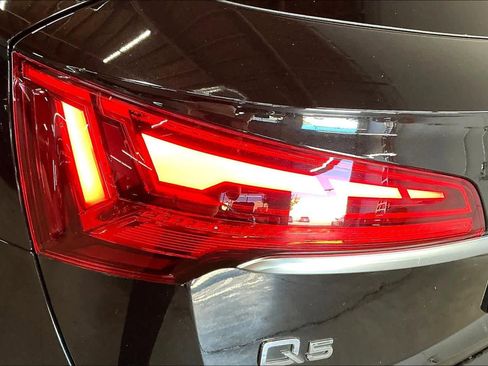 Used 2022 Audi Q5 e Premium w/ Convenience Package image 31
