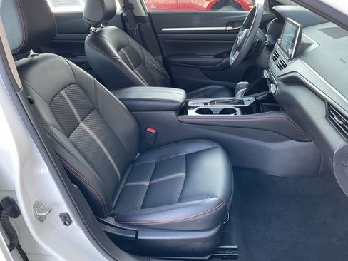 Used 2024 Nissan Altima 2.5 SR image 18