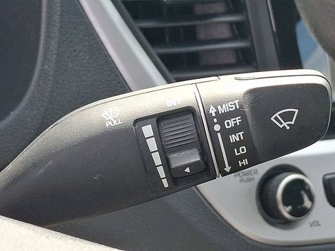 Used 2022 Hyundai Accent SE FWD image 25