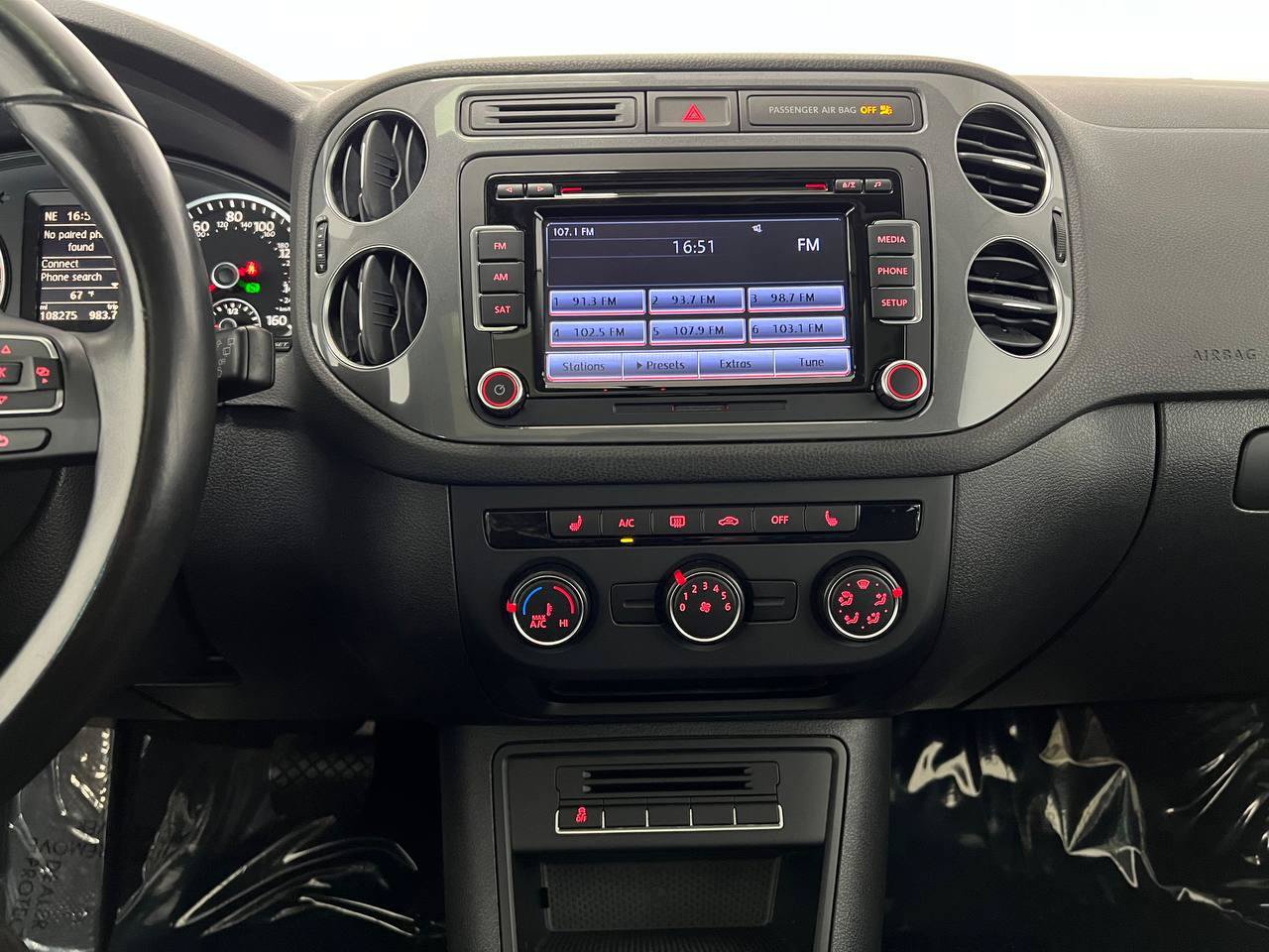 Used 2015 Volkswagen Tiguan SE AWD/4WD image 17
