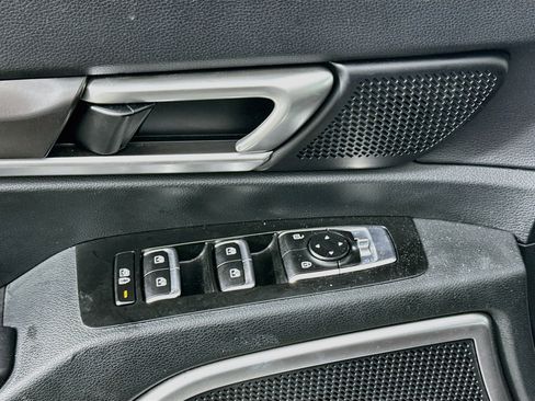 Used 2025 Kia Telluride S FWD image 15