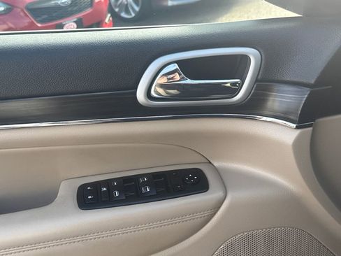 Used 2021 Jeep Grand Cherokee Limited image 35