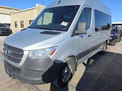Used 2021 Mercedes-Benz Sprinter 2500 image 2